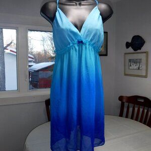 Gorgeous Ombre Blue negligée in size US XXL by Gillian & O'Malley.
